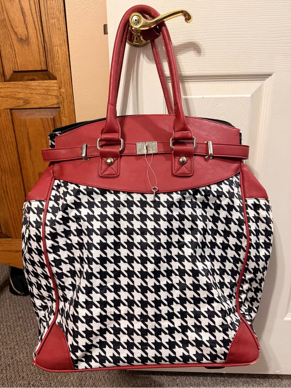 Red Houndstooth Travel Tote Bag - Women